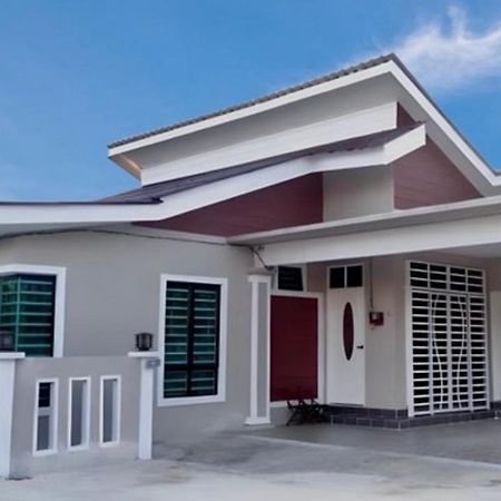Aina Guest House Кота-Бару Экстерьер фото